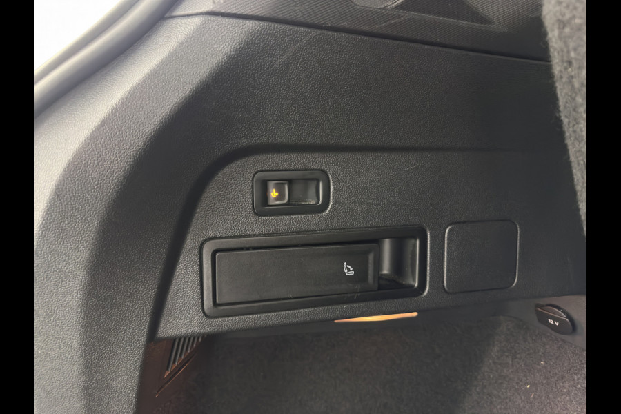 Volkswagen Tiguan Allspace 1.5 TSI R-line Highline Business (7-Pers.) (INCL-BTW) Aut * PANO | NAVI-FULLMAP | XENON | ALCANTARA | HEATED-ERGONOMIC-SPORTSEATS | KEYLESS | PRIVACY-GLASS | CAMERA | DAB | DIGI-COCKPIT | PDC | TOWBAR | ECC | 19"ALU*