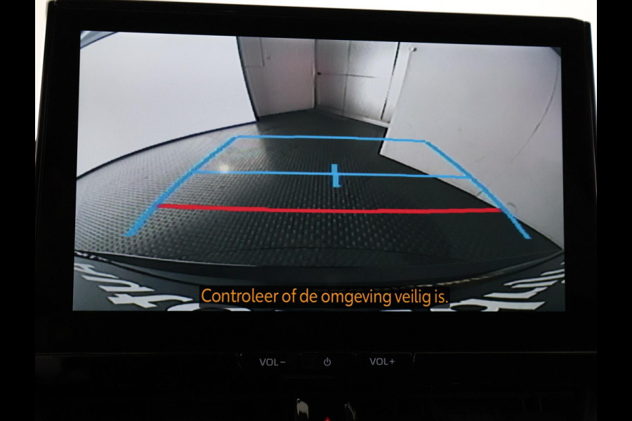 Toyota Corolla Touring Sports Hybrid 140 Business Luxury | Stuur- & Stoelverwarming | Parkeersensoren | Navigatie | Apple Carplay & AndroidAUTO |