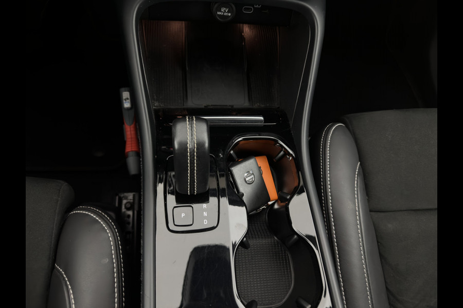 Volvo XC40 Recharge Twin Plus *LEATHER-ALCANTARA | DIGI-COCKPIT | FULL-LED | PREMIUM-AUDIO | TOP-VIEW | CARPLAY | NAVI-FULLMAP | ECC | PDC | KEYLESS | HEATED-SPORTSEATS | BLIS | PRIVACY-GLASS | TOWBAR | 19 "ALU
