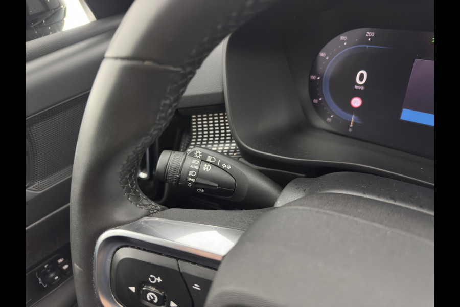 Volvo XC40 Recharge Twin Plus *LEATHER-ALCANTARA | DIGI-COCKPIT | FULL-LED | PREMIUM-AUDIO | TOP-VIEW | CARPLAY | NAVI-FULLMAP | ECC | PDC | KEYLESS | HEATED-SPORTSEATS | BLIS | PRIVACY-GLASS | TOWBAR | 19 "ALU