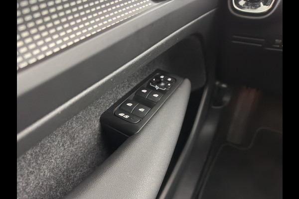 Volvo XC40 Recharge Twin Plus *LEATHER-ALCANTARA | DIGI-COCKPIT | FULL-LED | PREMIUM-AUDIO | TOP-VIEW | CARPLAY | NAVI-FULLMAP | ECC | PDC | KEYLESS | HEATED-SPORTSEATS | BLIS | PRIVACY-GLASS | TOWBAR | 19 "ALU