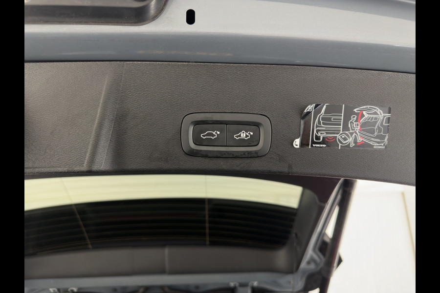 Volvo XC40 Recharge Twin Plus *LEATHER-ALCANTARA | DIGI-COCKPIT | FULL-LED | PREMIUM-AUDIO | TOP-VIEW | CARPLAY | NAVI-FULLMAP | ECC | PDC | KEYLESS | HEATED-SPORTSEATS | BLIS | PRIVACY-GLASS | TOWBAR | 19 "ALU