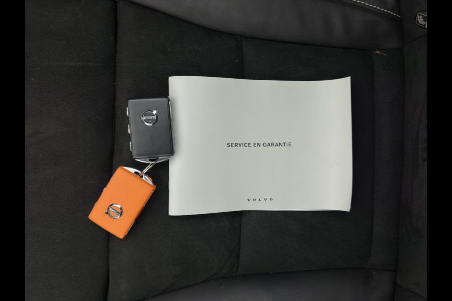 Volvo XC40 Recharge Twin Plus *LEATHER-ALCANTARA | DIGI-COCKPIT | FULL-LED | PREMIUM-AUDIO | TOP-VIEW | CARPLAY | NAVI-FULLMAP | ECC | PDC | KEYLESS | HEATED-SPORTSEATS | BLIS | PRIVACY-GLASS | TOWBAR | 19 "ALU