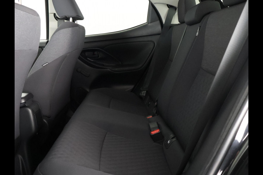 Toyota Yaris 1.5 Hybrid Business Black Edition | Apple Carplay & AndroidAUTO | Privacy Glass |