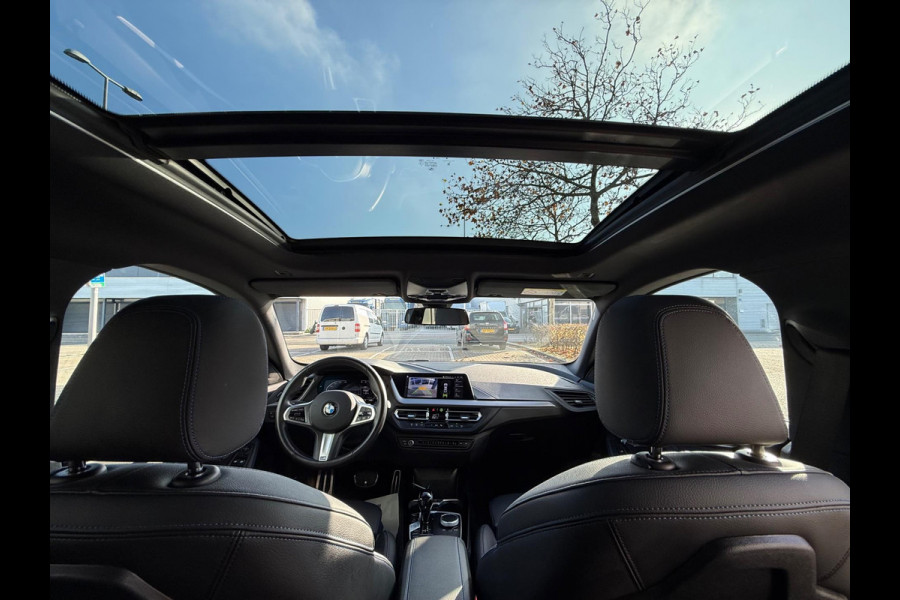 BMW 2 Serie Gran Coupé 218i High Executive M Sport LEER/PANO