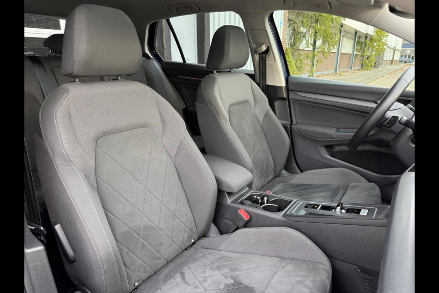 Volkswagen Golf 1.5 eTSI Style LED/LMV17/PDC/NAVI/VIRTU/PANO