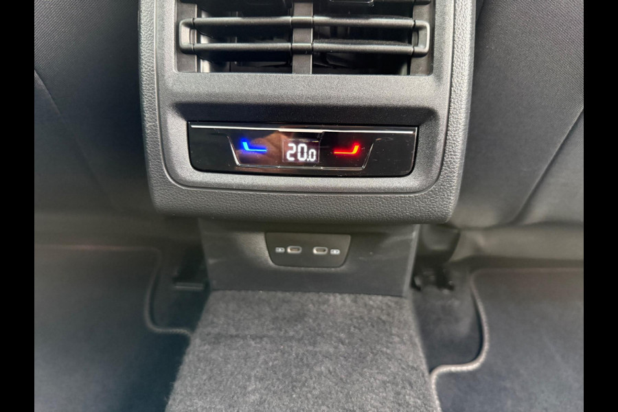 Volkswagen Golf 1.5 eTSI Style LED/LMV17/PDC/NAVI/VIRTU/PANO