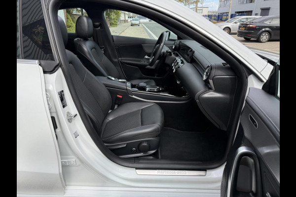 Mercedes-Benz CLA-Klasse 250e AMG CAM/LMV-18/LEER/NAVI/PANO