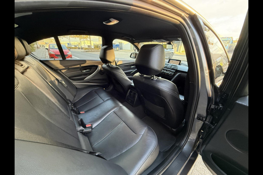 BMW 3-serie 320i M Performance CARPLAY/LED/CAM/M18/LEER/NAVI