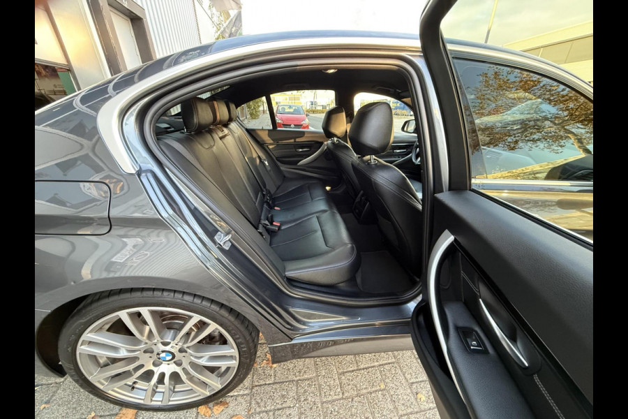 BMW 3-serie 320i M Performance CARPLAY/LED/CAM/M18/LEER/NAVI