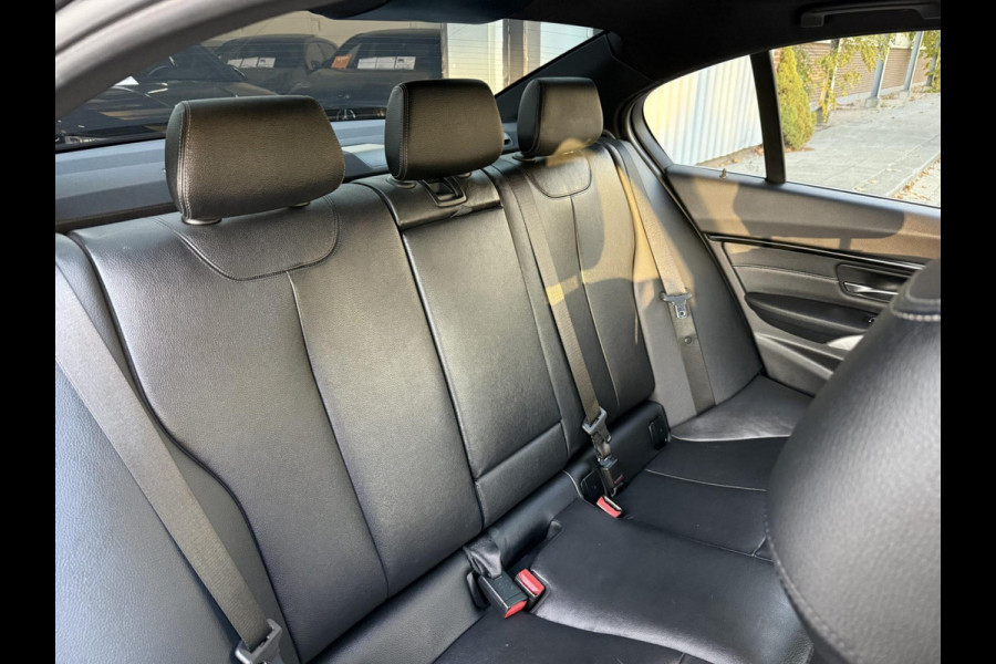 BMW 3-serie 320i M Performance CARPLAY/LED/CAM/M18/LEER/NAVI