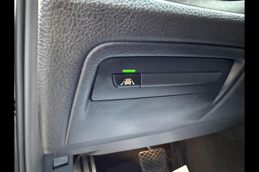 BMW 3-serie 320i M Performance CARPLAY/LED/CAM/M18/LEER/NAVI
