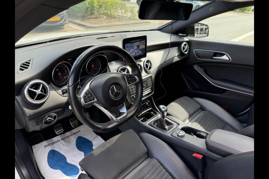 Mercedes-Benz CLA-Klasse 200 AMG PDC/CAM/LMV18/LEER/NAV/PANO