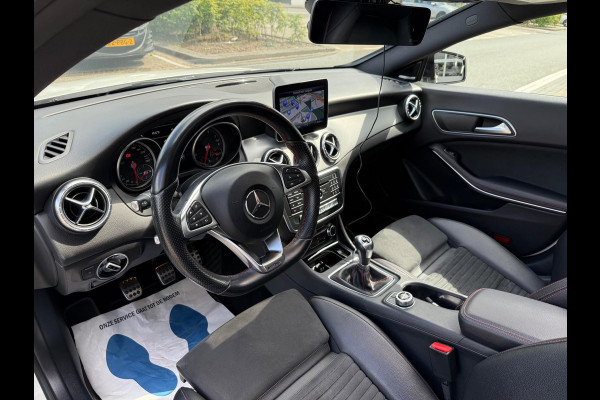 Mercedes-Benz CLA-Klasse 200 AMG PDC/CAM/LMV18/LEER/NAV/PANO