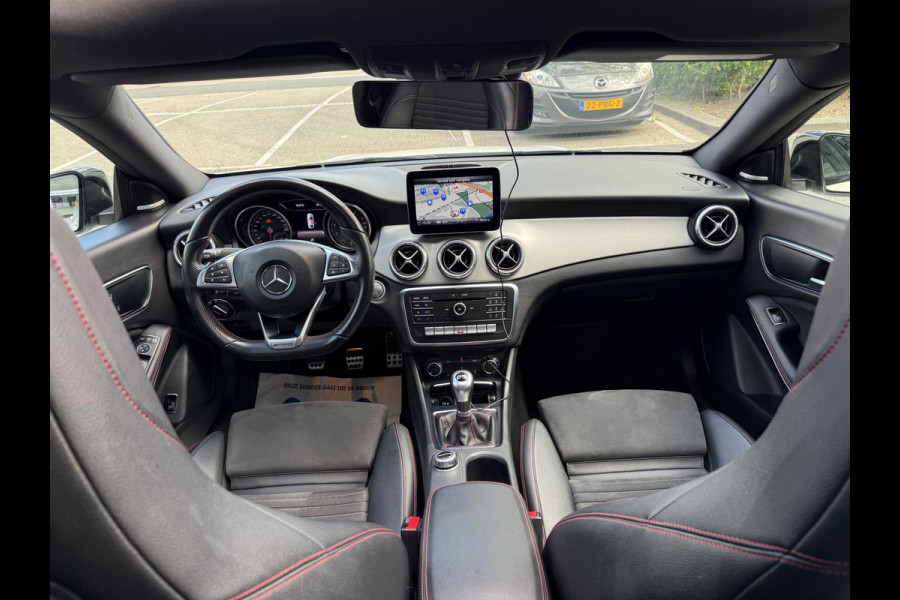 Mercedes-Benz CLA-Klasse 200 AMG PDC/CAM/LMV18/LEER/NAV/PANO