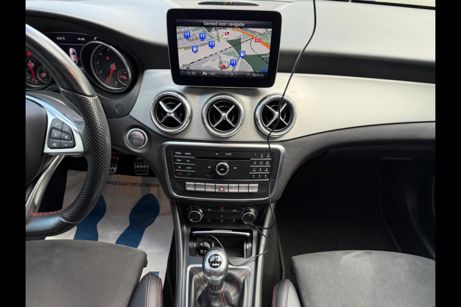 Mercedes-Benz CLA-Klasse 200 AMG PDC/CAM/LMV18/LEER/NAV/PANO