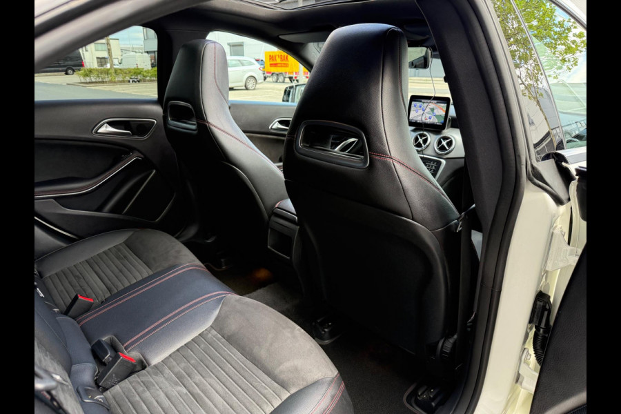 Mercedes-Benz CLA-Klasse 200 AMG PDC/CAM/LMV18/LEER/NAV/PANO