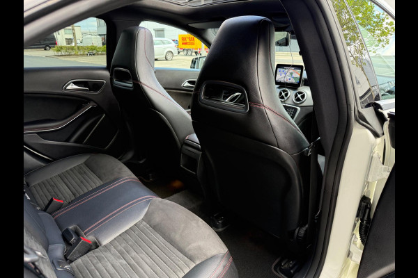 Mercedes-Benz CLA-Klasse 200 AMG PDC/CAM/LMV18/LEER/NAV/PANO