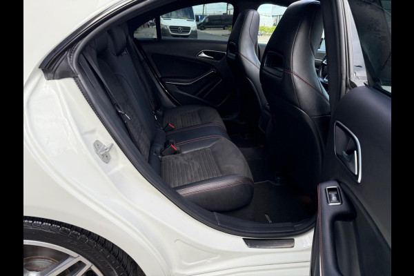 Mercedes-Benz CLA-Klasse 200 AMG PDC/CAM/LMV18/LEER/NAV/PANO