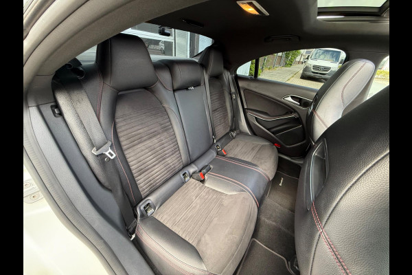 Mercedes-Benz CLA-Klasse 200 AMG PDC/CAM/LMV18/LEER/NAV/PANO