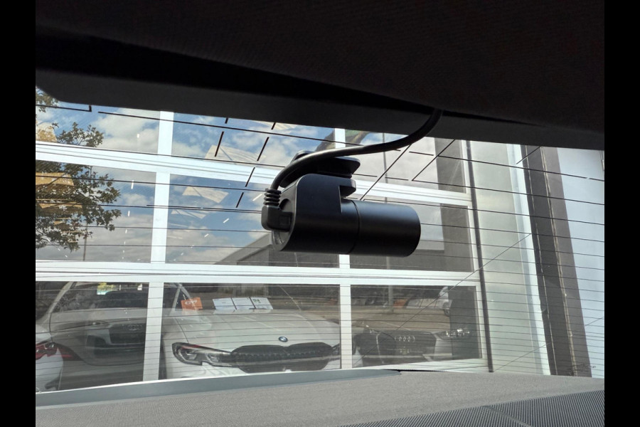 Mercedes-Benz CLA-Klasse 200 AMG PDC/CAM/LMV18/LEER/NAV/PANO