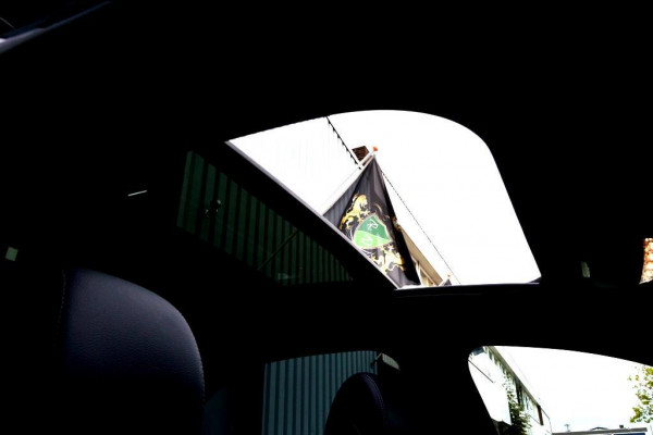 Mercedes-Benz E-Klasse 300 e AMG LEDER/NAVI/PANO/BURMESTER®