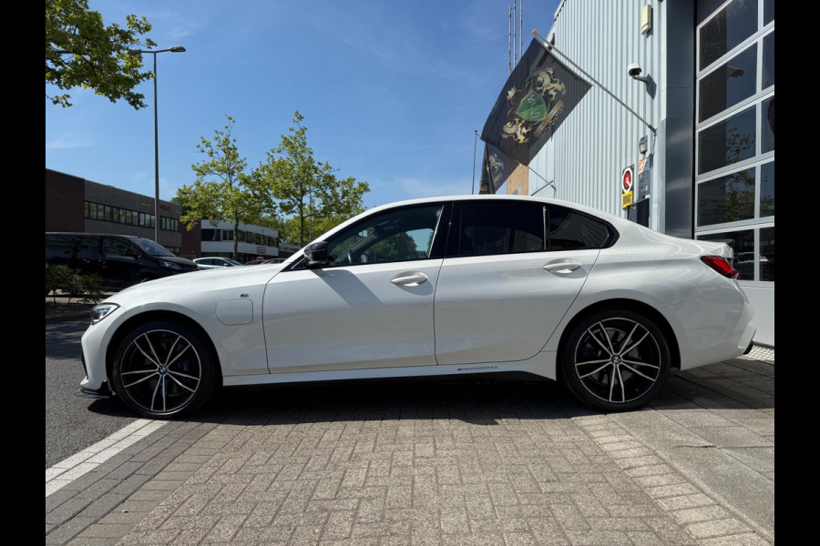 BMW 3-serie 330e High Executive M Performance CARBON/LASER