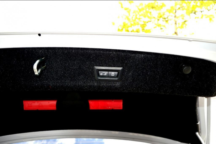 BMW 3-serie 330e High Executive M Performance CARBON/LASER