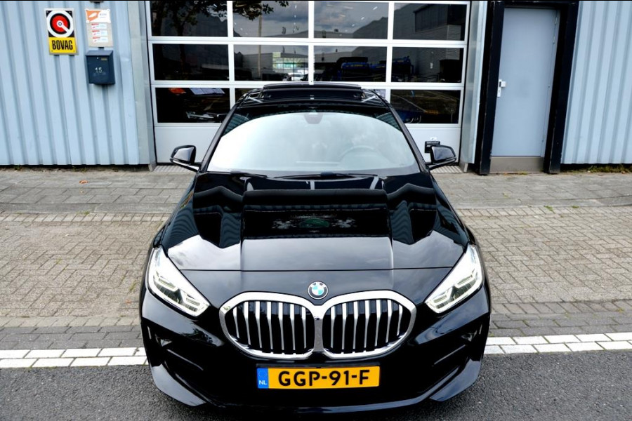 BMW 1-serie 118i High Executive M-Sport LMV18/CAM/NAVI/PANO
