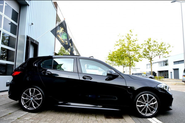 BMW 1-serie 118i High Executive M-Sport LMV18/CAM/NAVI/PANO