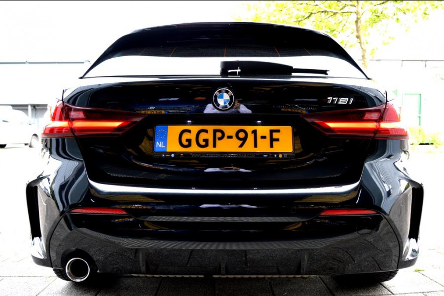 BMW 1-serie 118i High Executive M-Sport LMV18/CAM/NAVI/PANO