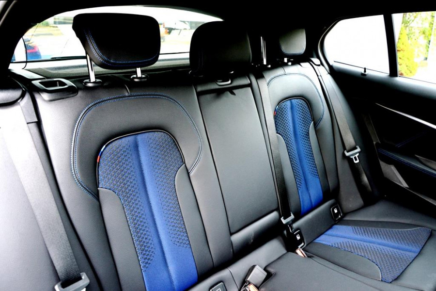 BMW 1-serie 118i High Executive M-Sport LMV18/CAM/NAVI/PANO