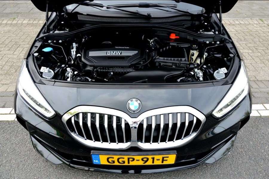 BMW 1-serie 118i High Executive M-Sport LMV18/CAM/NAVI/PANO