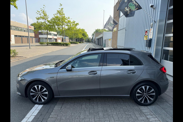 Mercedes-Benz A-Klasse 250 e AMG LED/PDC/CAM/LEER/NAVI/PANO
