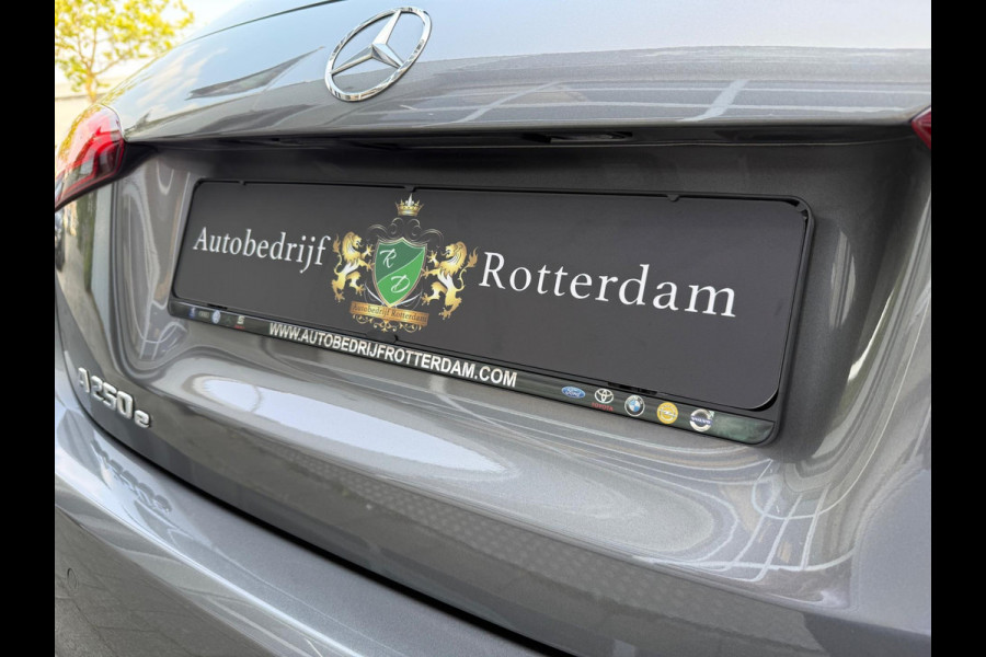 Mercedes-Benz A-Klasse 250 e AMG LED/PDC/CAM/LEER/NAVI/PANO