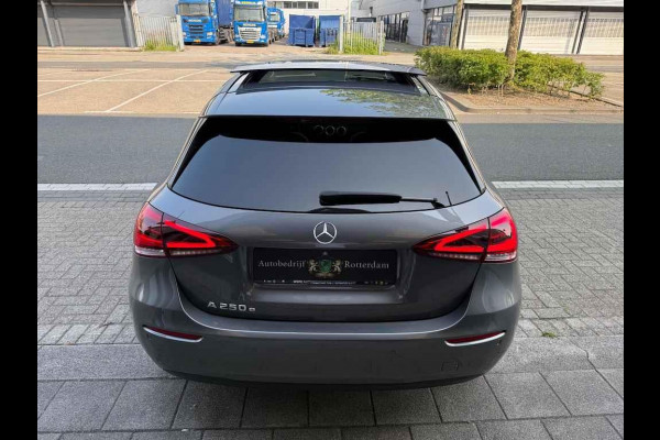 Mercedes-Benz A-Klasse 250 e AMG LED/PDC/CAM/LEER/NAVI/PANO