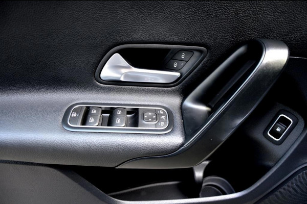Mercedes-Benz A-Klasse 250 e AMG LED/PDC/CAM/LEER/NAVI/PANO