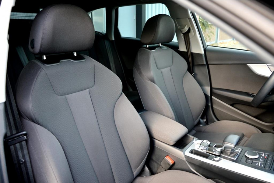 Audi A4 AVANT 35 TFSI Design ECC/PDC V&A/LED/LMV18/NAVI/PANO