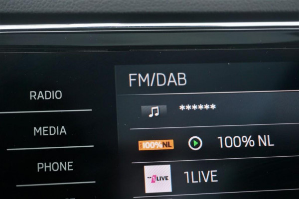 Škoda Superb Combi 1.4 TSI iV CAM/LMV19/NAVI/LEER/VIRTU/PANO