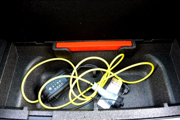 Škoda Superb Combi 1.4 TSI iV CAM/LMV19/NAVI/LEER/VIRTU/PANO