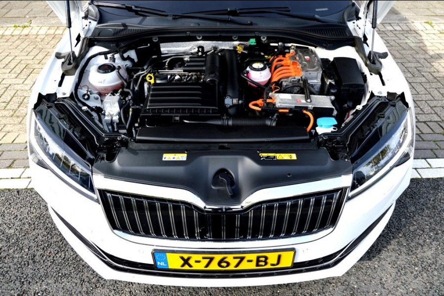 Škoda Superb Combi 1.4 TSI iV CAM/LMV19/NAVI/LEER/VIRTU/PANO