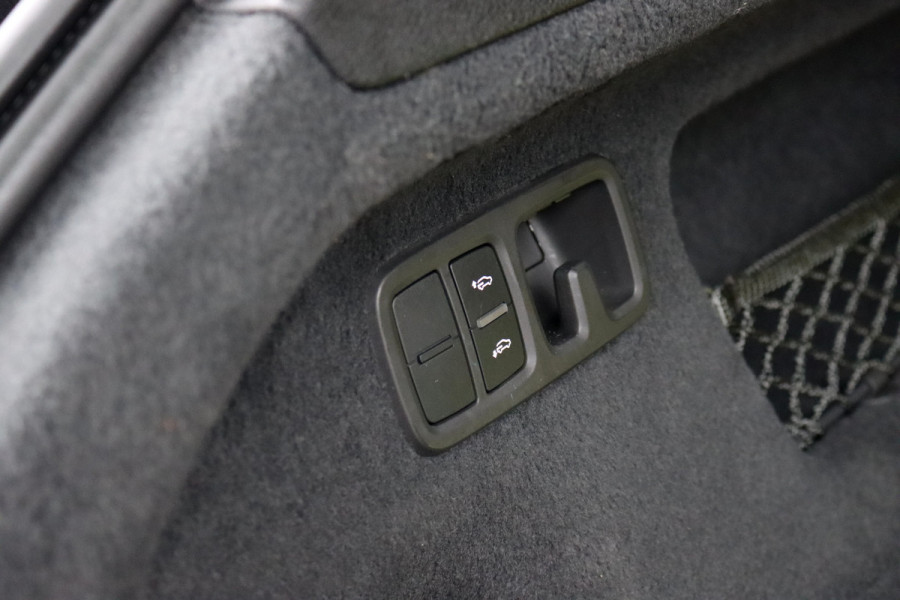 Audi Q8 50 TDI quattro S-Line | Luchtvering | S-Sportstoelen | Stoelventilatie | Bang & Olufsen | Adaptive Cruise Control | Memory | HUD | Surround Camera | Achterbank Verwarmd | Keyless |