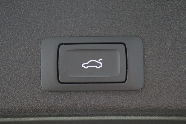 Audi A4 Avant 40 TFSI S edition 204PK 3x S-Line, LED, Virtual Cockpit, Camera, Apple Carplay, LED, 19"