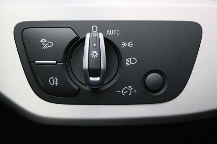 Audi A4 Avant 40 TFSI S edition 204PK 3x S-Line, LED, Virtual Cockpit, Camera, Apple Carplay, LED, 19"