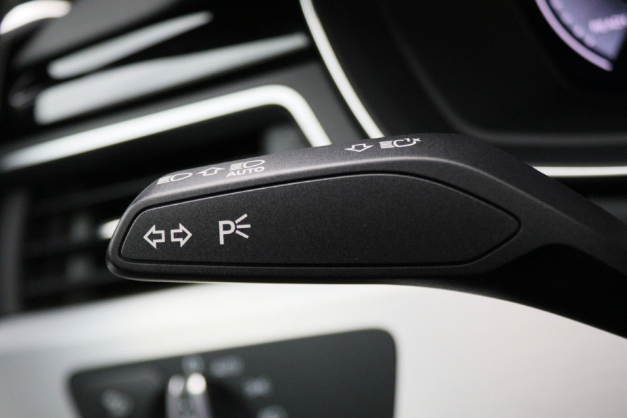 Audi A4 Avant 40 TFSI S edition 204PK 3x S-Line, LED, Virtual Cockpit, Camera, Apple Carplay, LED, 19"