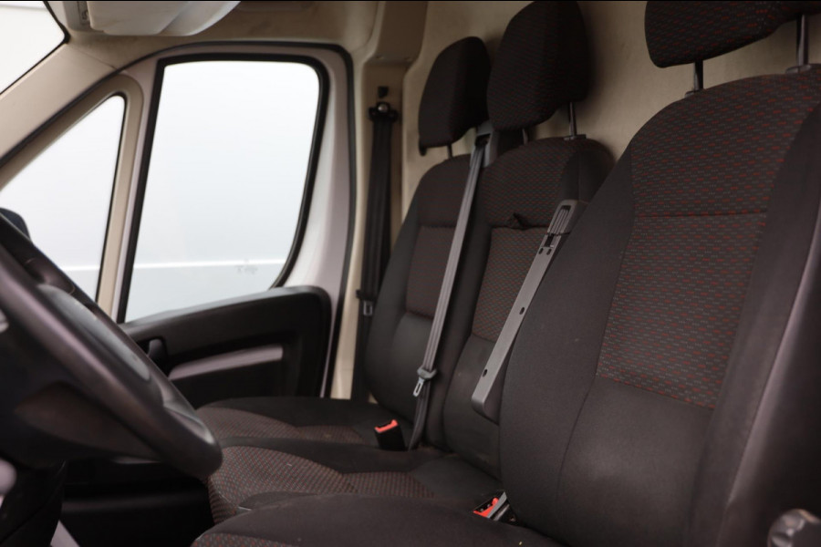 Peugeot Boxer 2.0 BlueHDI L3/H2 165PK TREKHAAK L2/H2 AIRCO NAVI CRUISE CONTROL LEASE V/A 99,- p.m. INRUIL MOGELIJK
