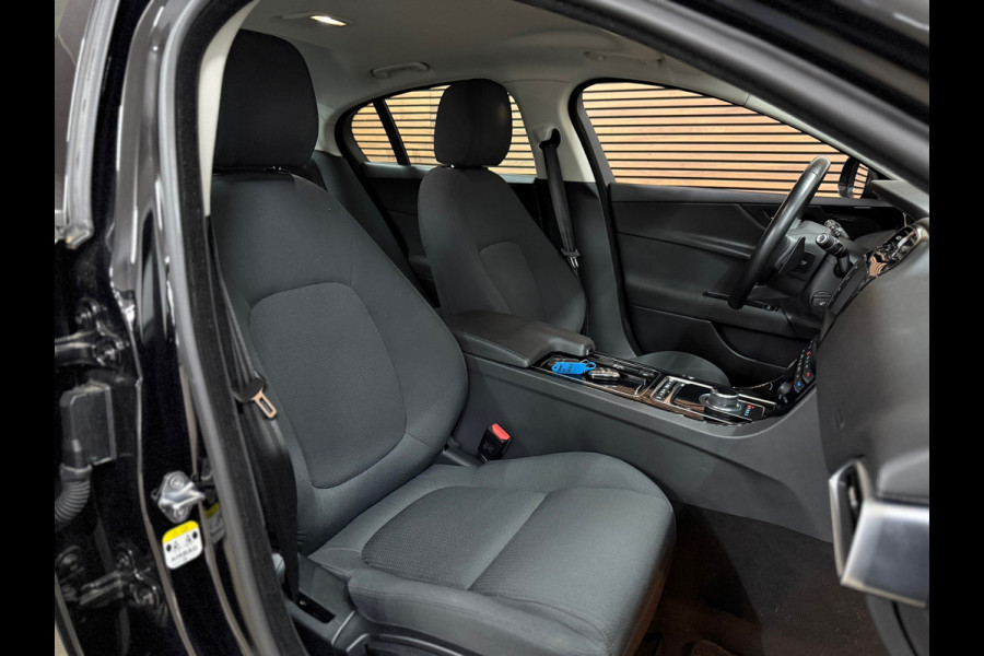 Jaguar XE 2.0 D Pure Pro Edition Automaat | Navigatie | Meridian | Bluetooth | Parkeersensoren | Keyless