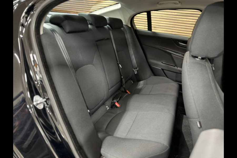 Jaguar XE 2.0 D Pure Pro Edition Automaat | Navigatie | Meridian | Bluetooth | Parkeersensoren | Keyless