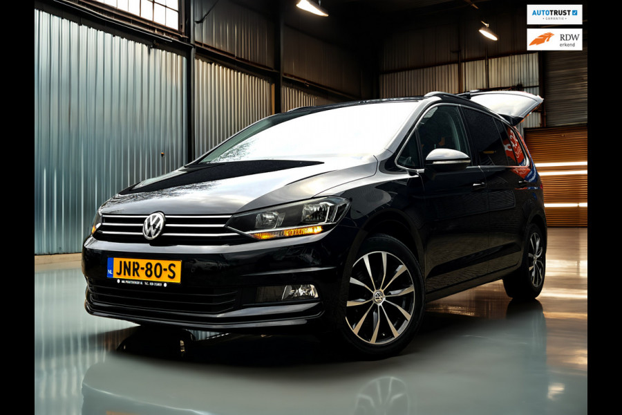 Volkswagen Touran 1.5 TSI Highline 7p Carplay_Trekhaak_ACC_Front assist