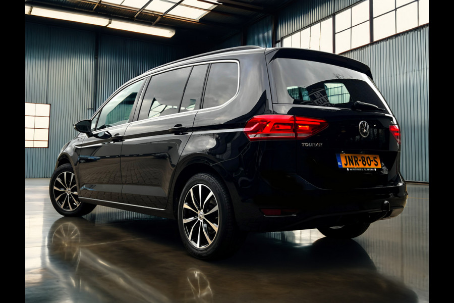 Volkswagen Touran 1.5 TSI Highline 7p Carplay_Trekhaak_ACC_Front assist